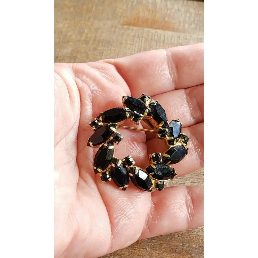 Vintage Black Rhinestone Brooch‎ Pin, Mid-Century Round Glass Wreath go-101